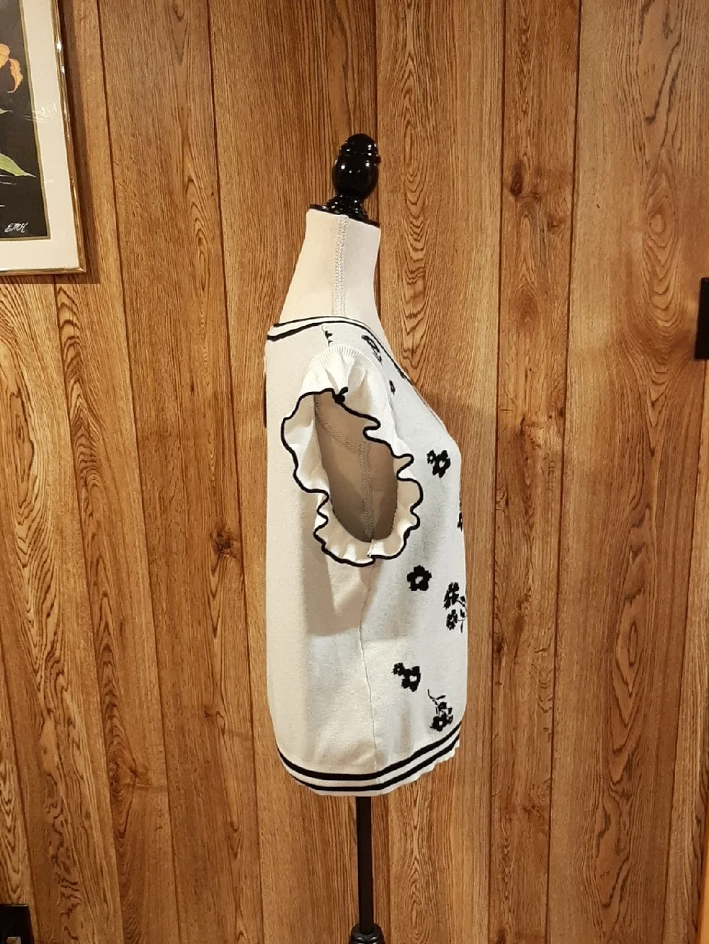 🥀🍋NWT BiBi White and Black Flutter-Sleeved Floral Knit Top (XL)🥀 - Picture 4 of 7